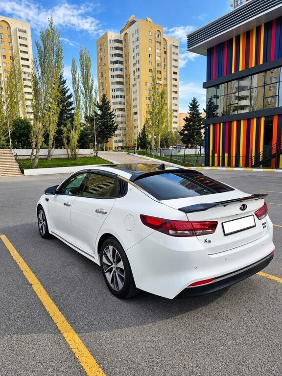 2017 Kia K5, 1.7L, 157500km - Image 3