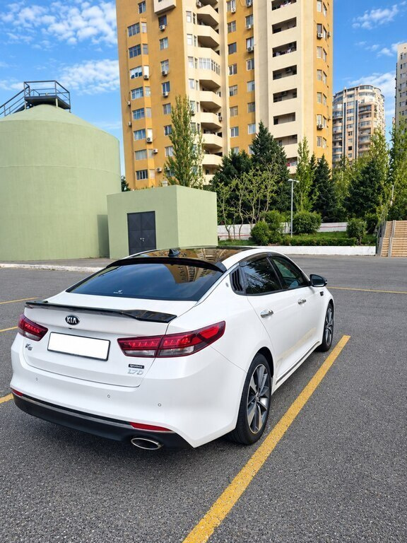 2017 Kia K5, 1.7L, 157500km - Image 4