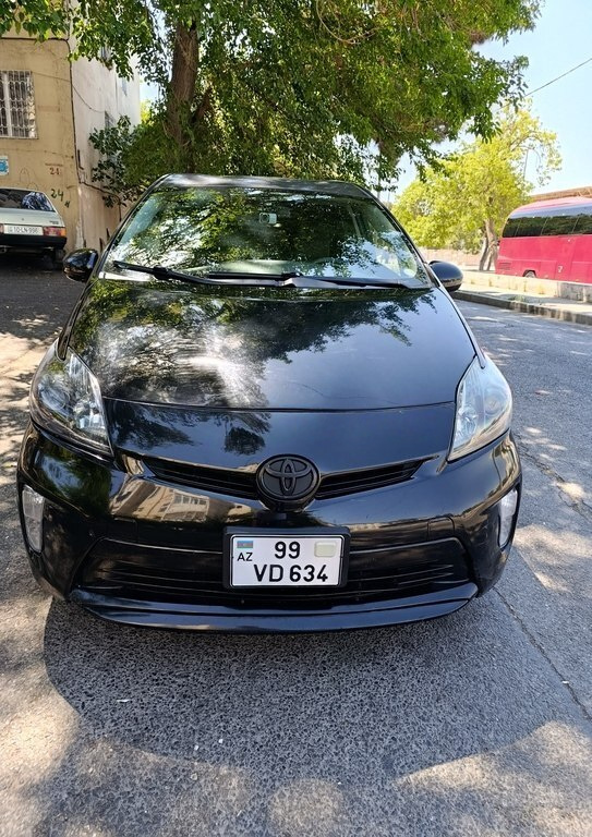 2013 Toyota Prius, 1.8L, 350837km - Image 1