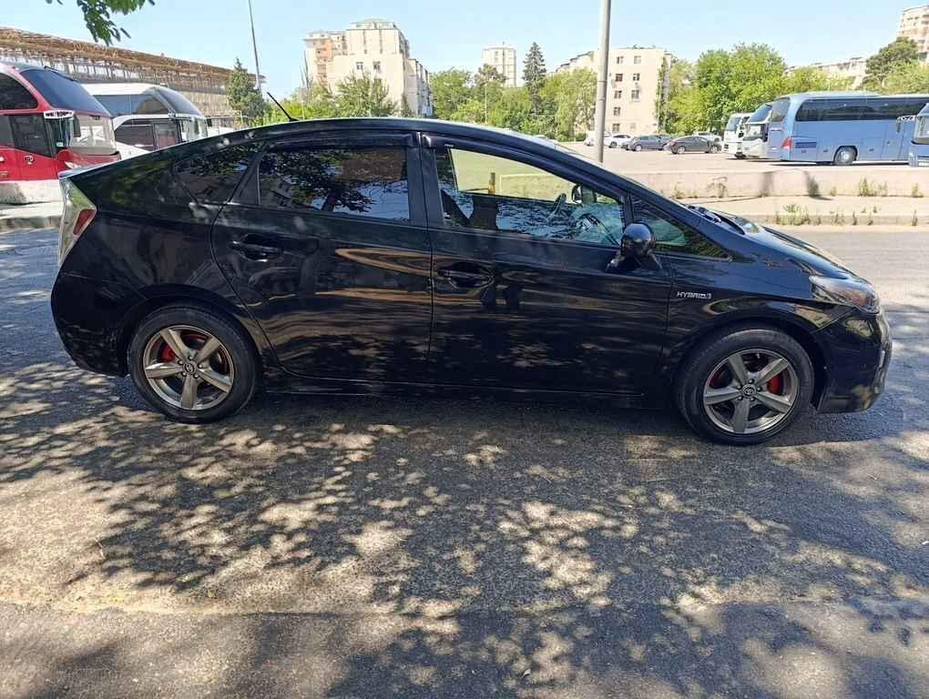 2013 Toyota Prius, 1.8L, 350837km - Image 3