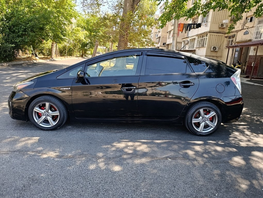 2013 Toyota Prius, 1.8L, 350837km - Image 4
