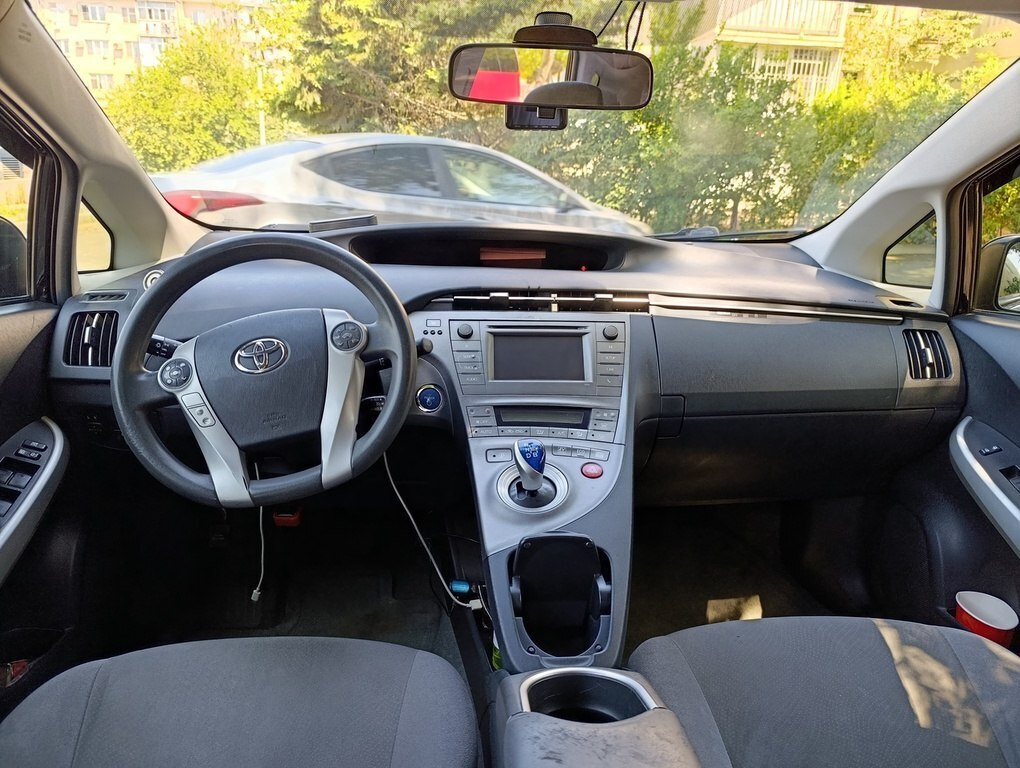 2013 Toyota Prius, 1.8L, 350837km - Image 5