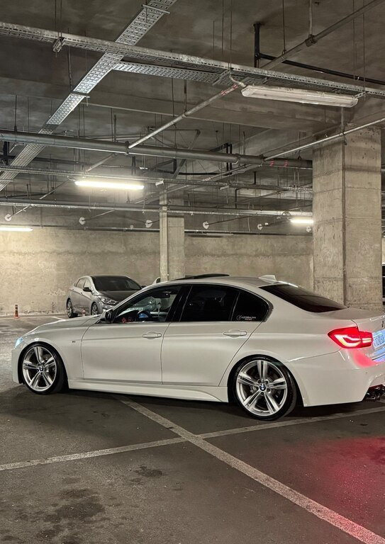 2016 BMW 328, 2.0L, 128000km - Image 4