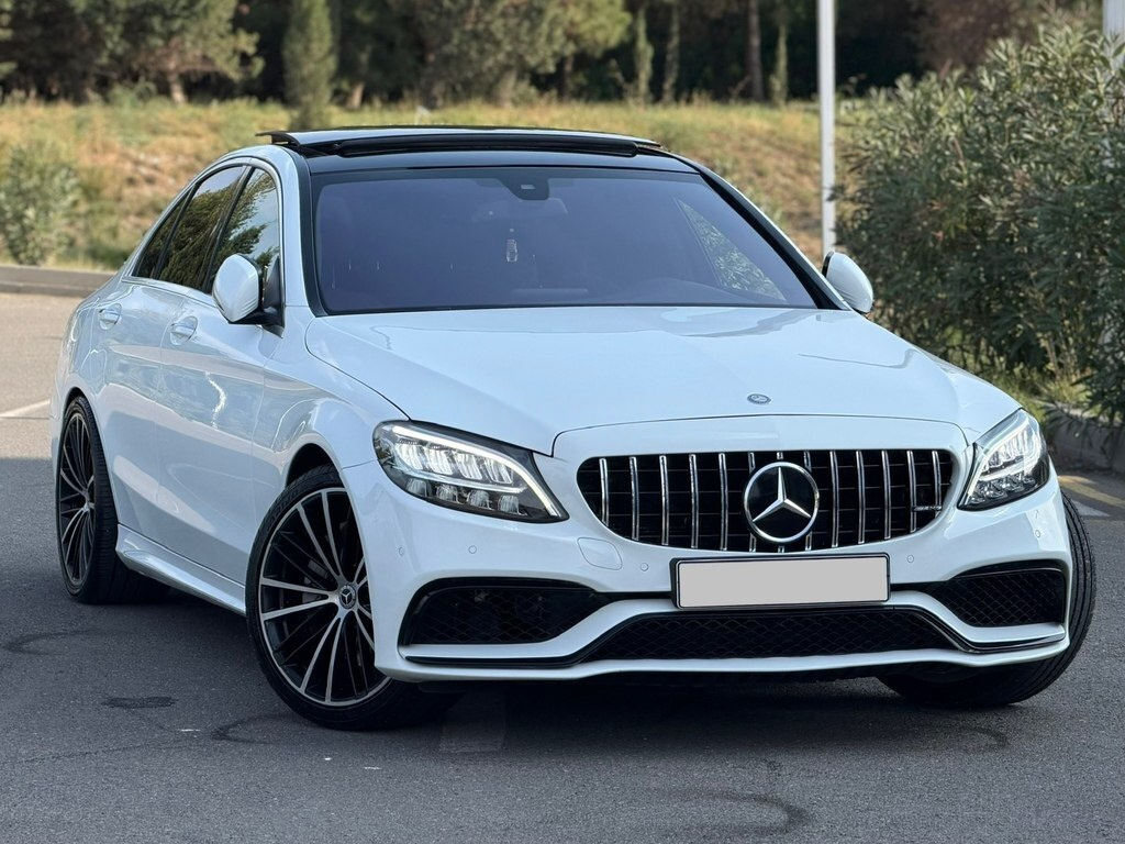2017 Mercedes C 300, 2.0L, 170000km - Image 1