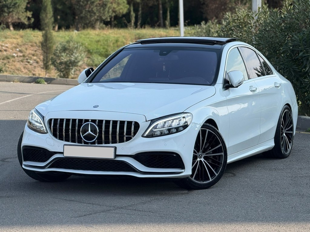 2017 Mercedes C 300, 2.0L, 170000km - Image 2