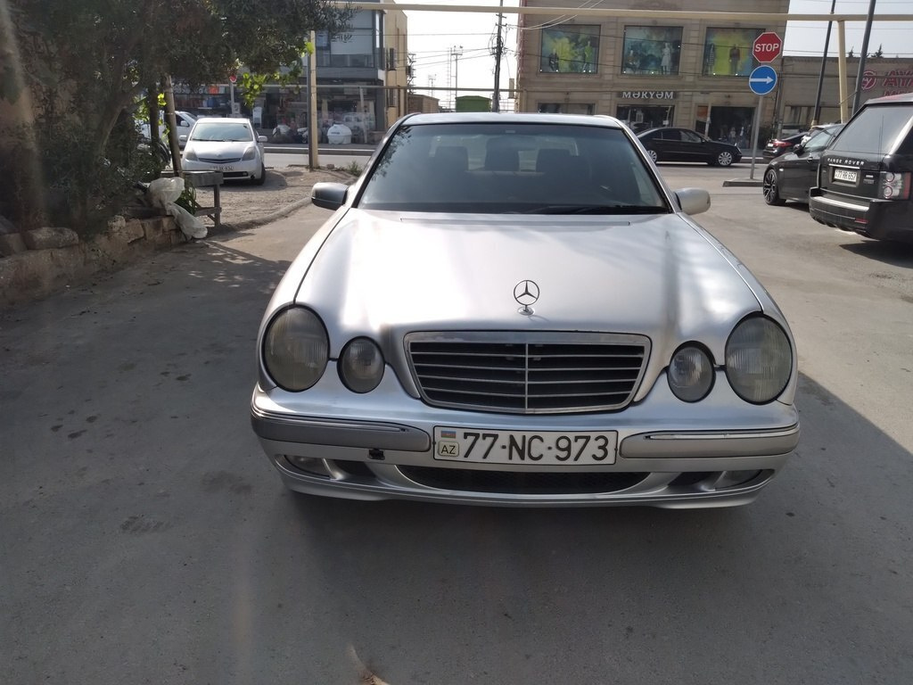 2000 Mercedes E 220, 2.2L, 425000km - Image 1