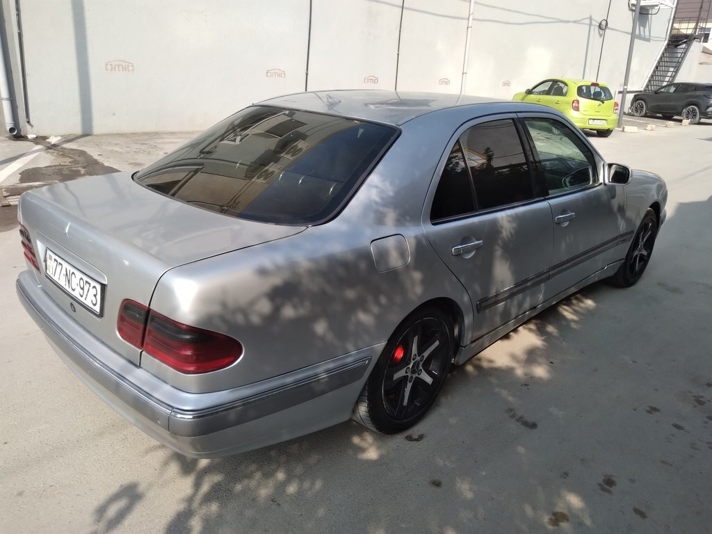 2000 Mercedes E 220, 2.2L, 425000km - Image 4