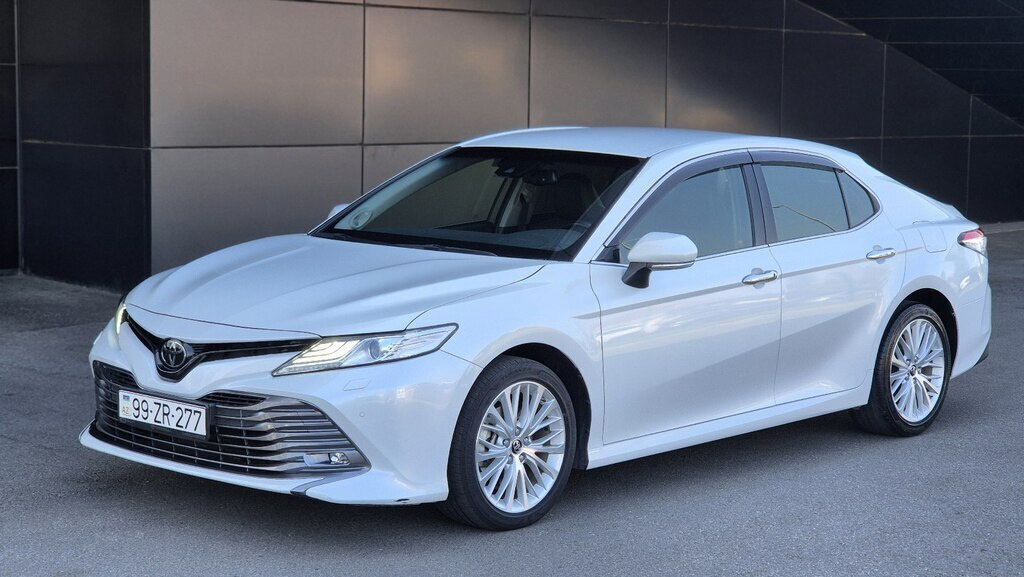2019 Toyota Camry, 2.5L, 68000km - Image 2