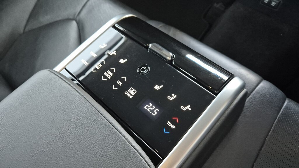 2019 Toyota Camry, 2.5L, 68000km - Image 11