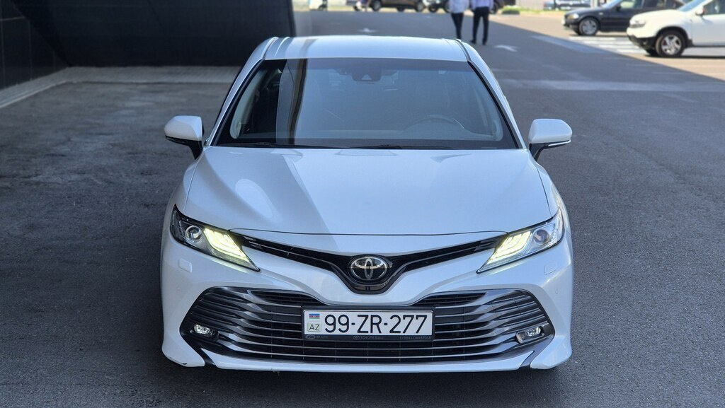 2019 Toyota Camry, 2.5L, 68000km - Image 5