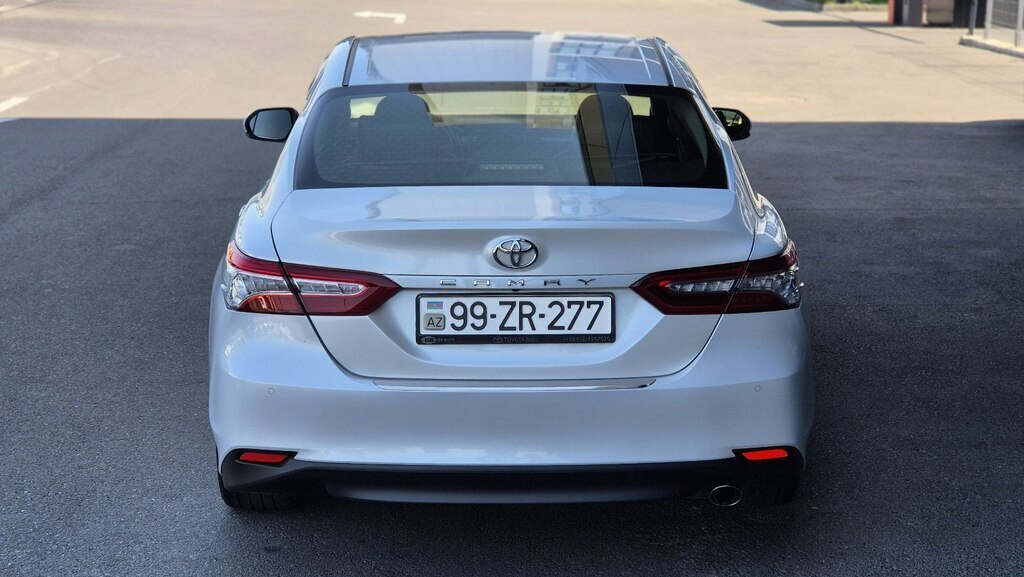 2019 Toyota Camry, 2.5L, 68000km - Image 6