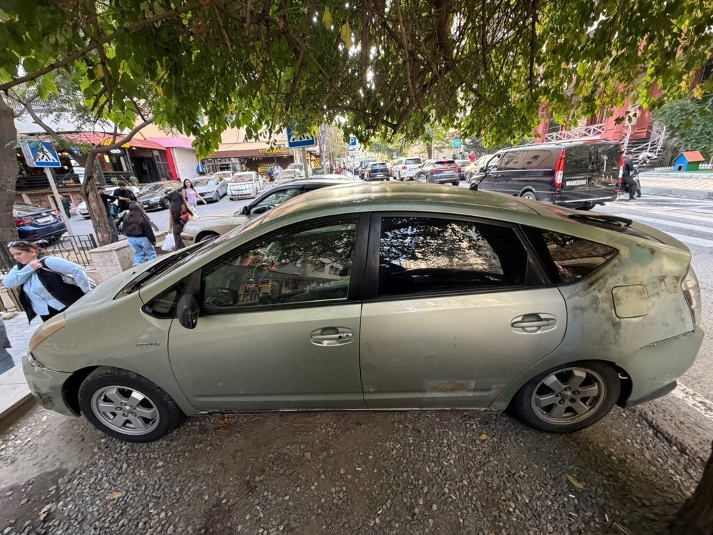 2007 Toyota Prius, 1.5L, 350000km - Image 3