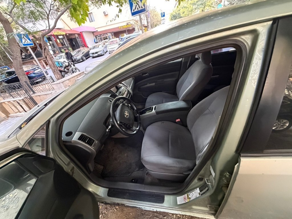 2007 Toyota Prius, 1.5L, 350000km - Image 4