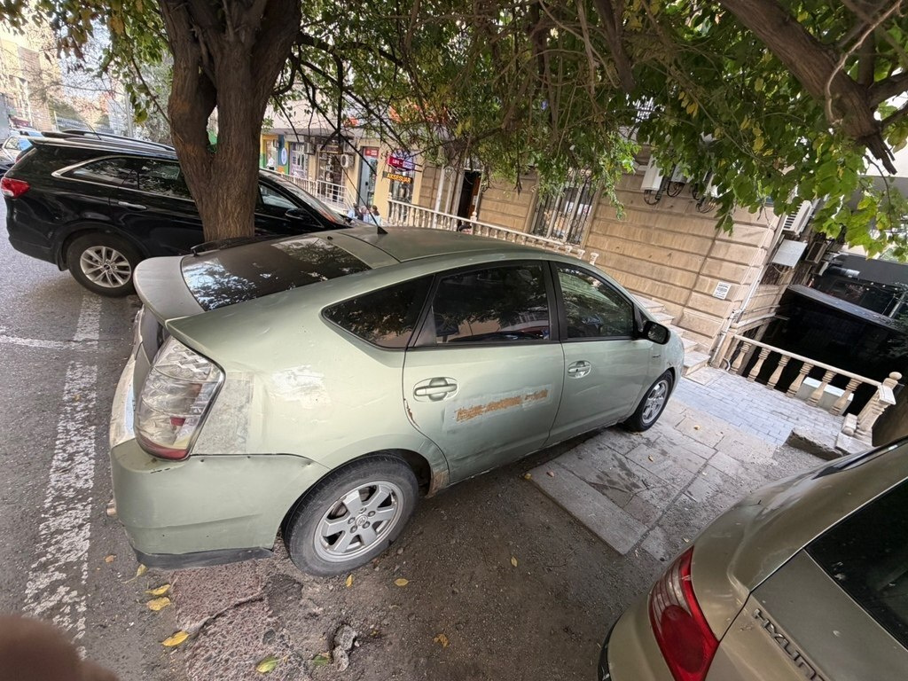 2007 Toyota Prius, 1.5L, 350000km - Image 5