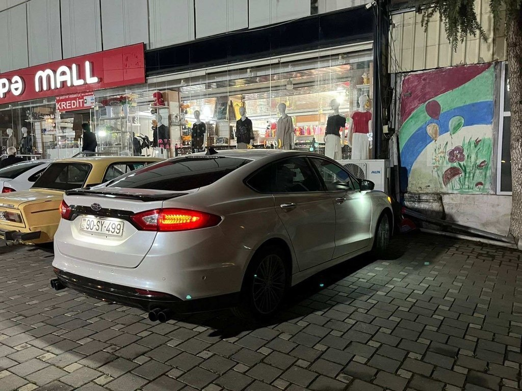 2014 Ford Fusion (North America), 1.5L, 293000km - Image 5
