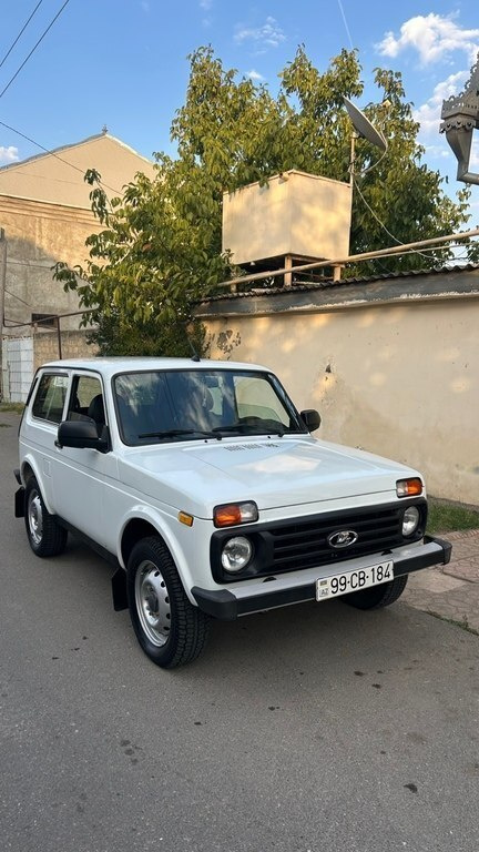2010 LADA (VAZ) Niva, 1.7L, 200000km - Image 1