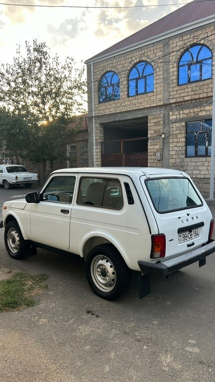 2010 LADA (VAZ) Niva, 1.7L, 200000km - Image 2