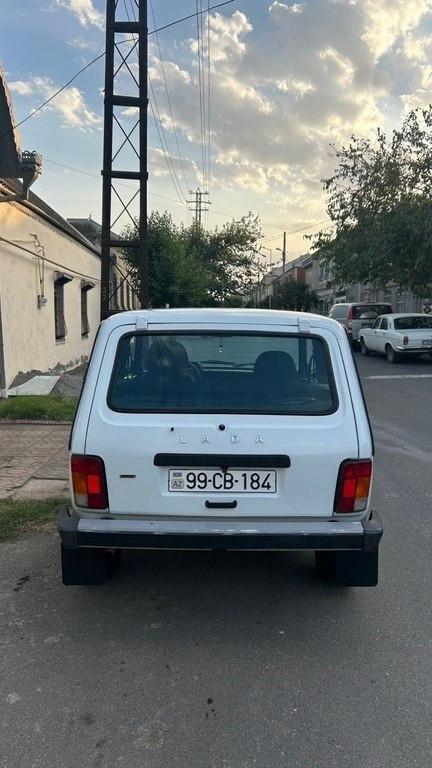 2010 LADA (VAZ) Niva, 1.7L, 200000km - Image 3