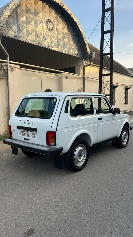 2010 LADA (VAZ) Niva, 1.7L, 200000km - Image 4