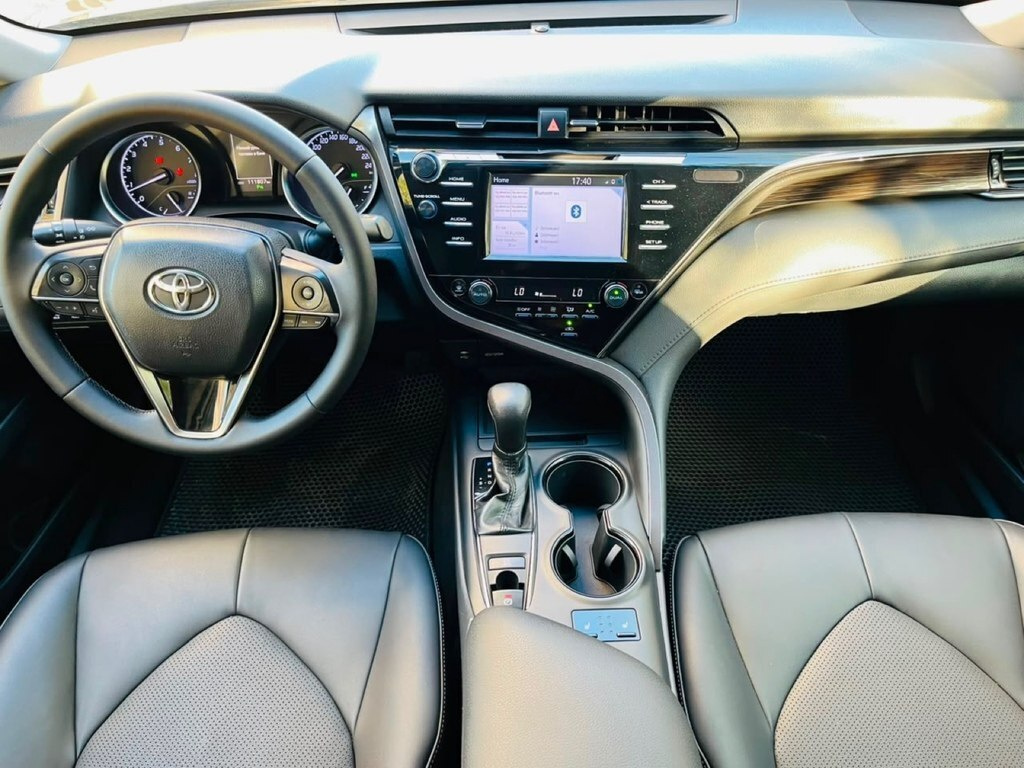 2020 Toyota Camry, 2.5L, 103000km - Image 3
