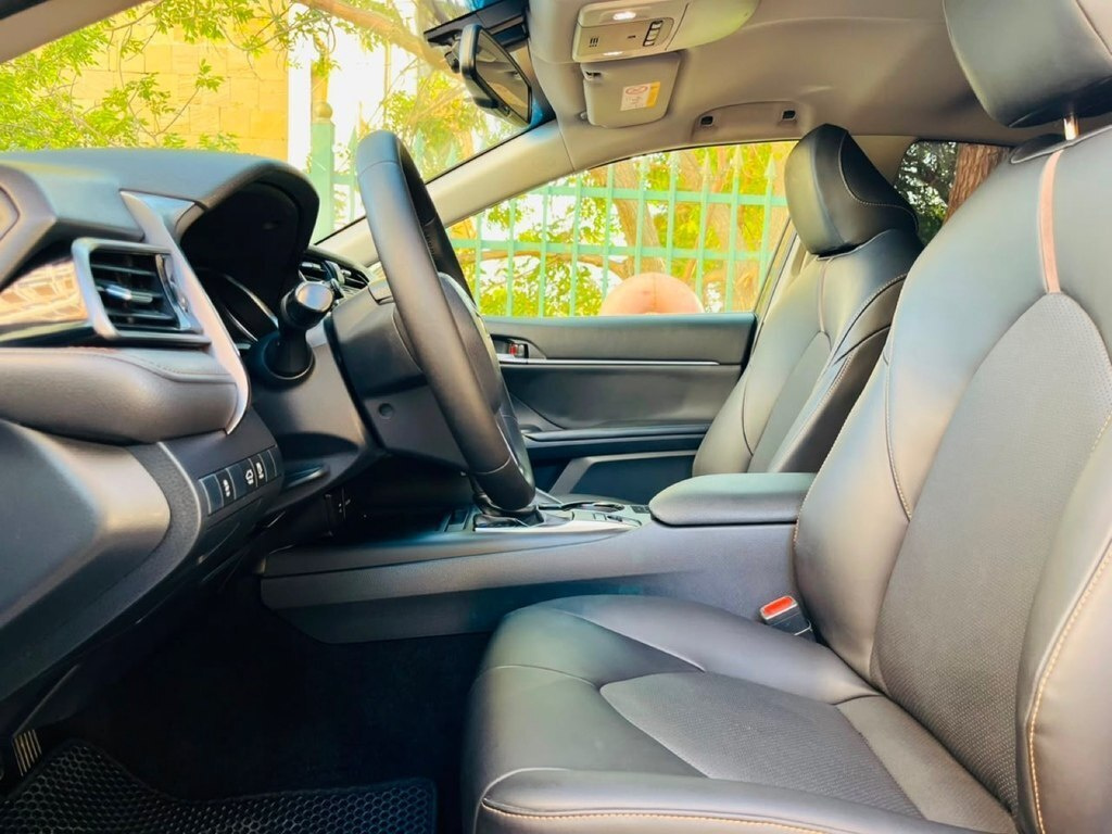 2020 Toyota Camry, 2.5L, 103000km - Image 6