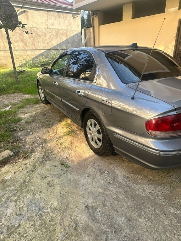 2001 Hyundai Sonata, 2.0L, 391000km - Image 5