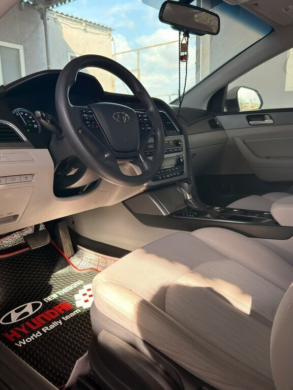 2017 Hyundai Sonata, 2.0L, 134612km - Image 10