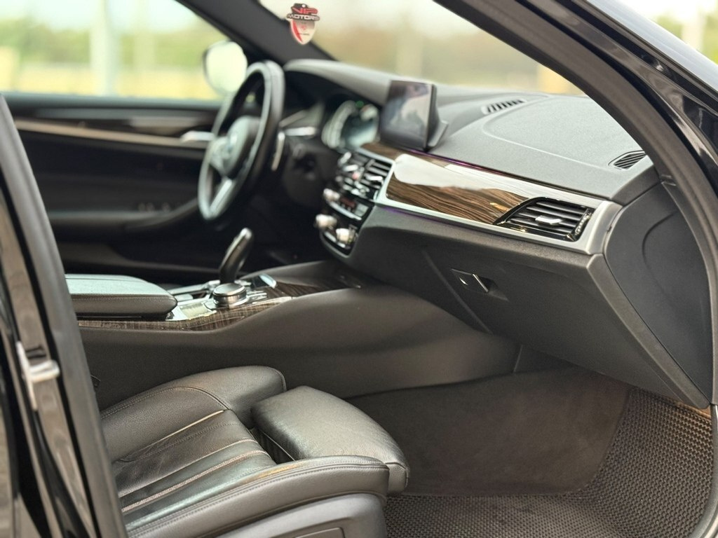 2018 BMW 530, 2.0L, 155000km - Image 10