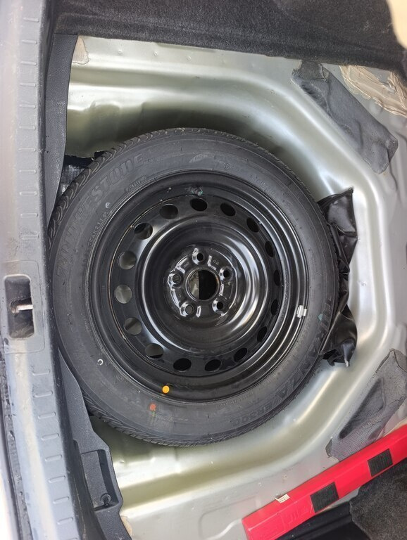 2016 Toyota Corolla, 1.6L, 220000km - Image 13