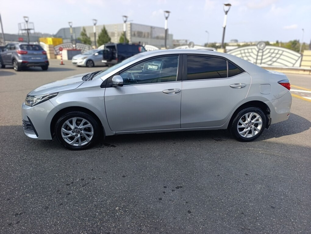 2016 Toyota Corolla, 1.6L, 220000km - Image 4