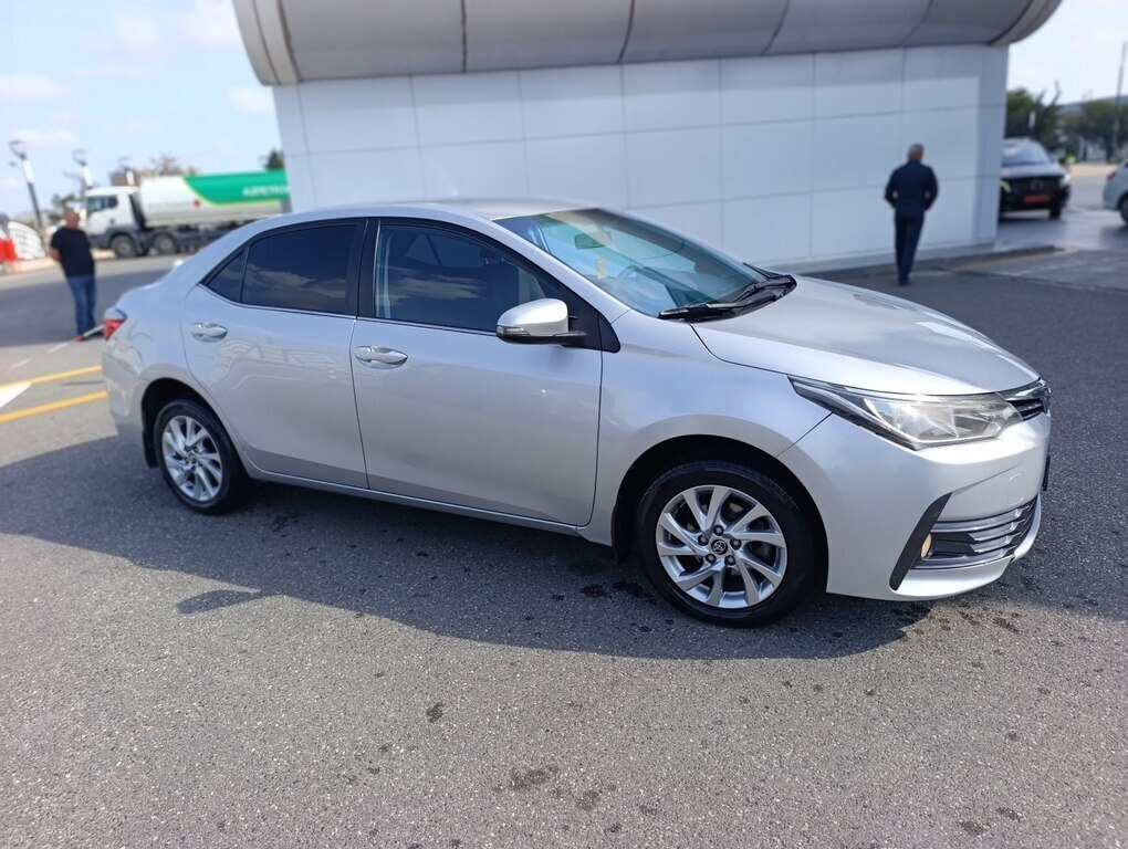 2016 Toyota Corolla, 1.6L, 220000km - Image 5