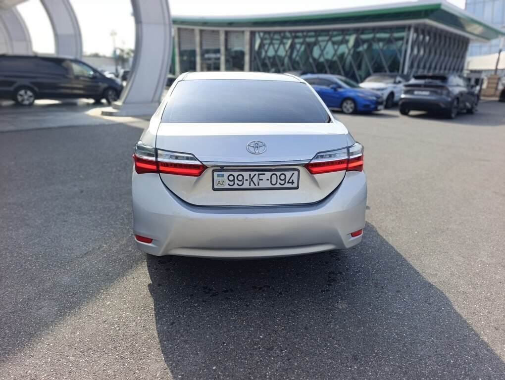 2016 Toyota Corolla, 1.6L, 220000km - Image 8