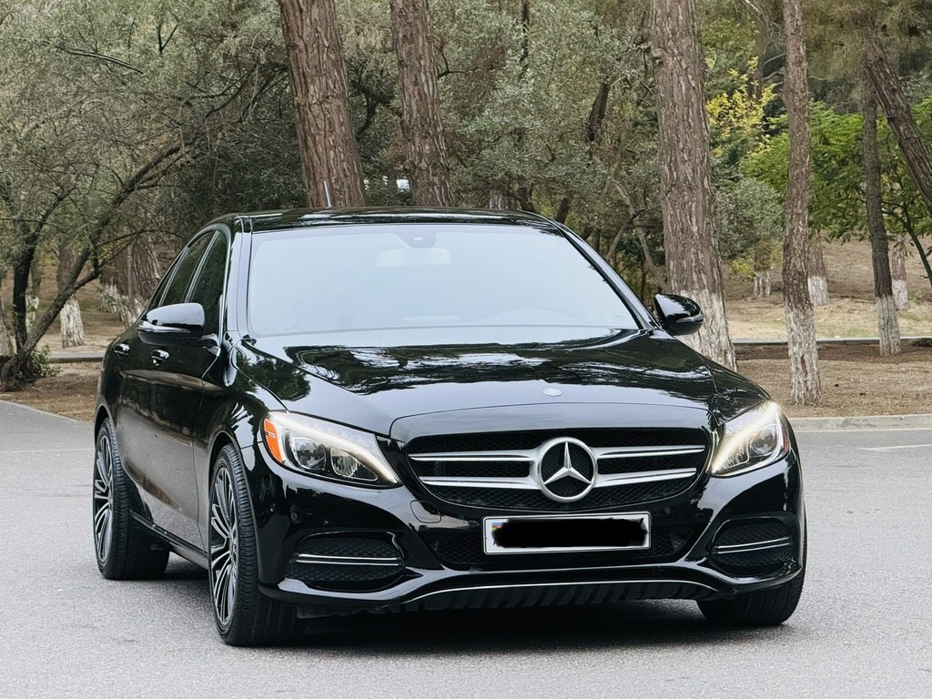 2016 Mercedes C 300, 2.0L, 191000km - Image 2