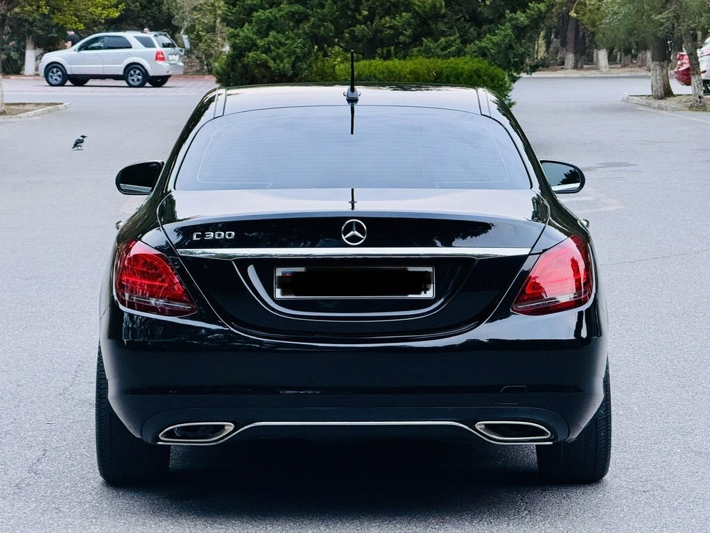 2016 Mercedes C 300, 2.0L, 191000km - Image 3