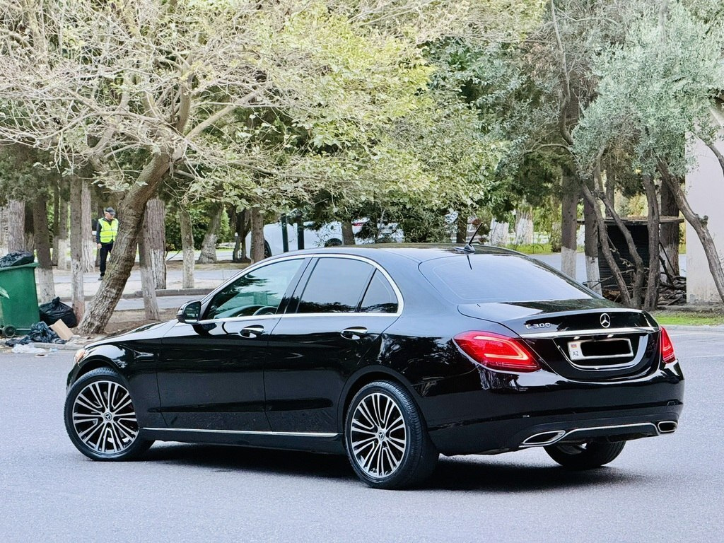 2016 Mercedes C 300, 2.0L, 191000km - Image 6