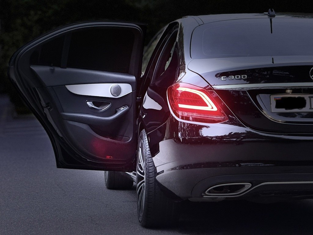 2016 Mercedes C 300, 2.0L, 191000km - Image 7