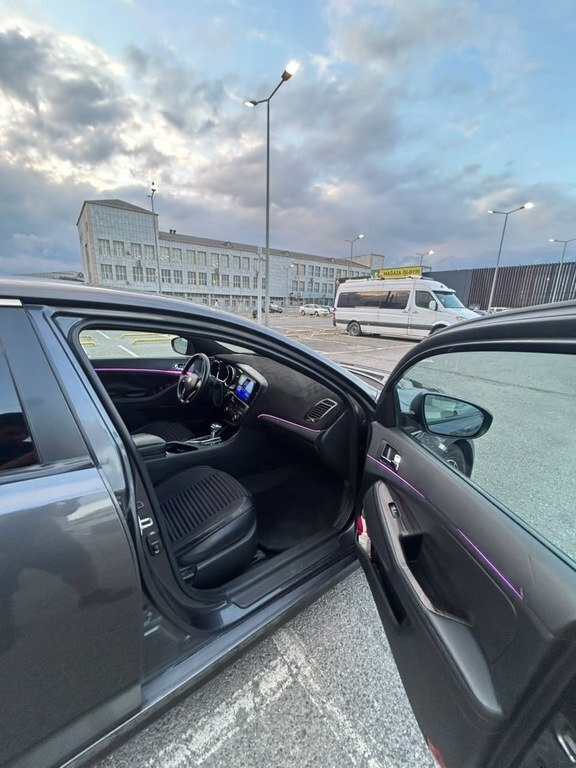 2010 Kia K5, 2.0L, 350000km - Image 13