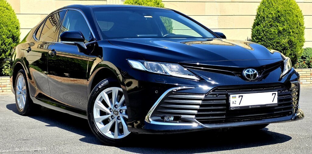 2021 Toyota Camry, 2.5L, 64900km - Image 2