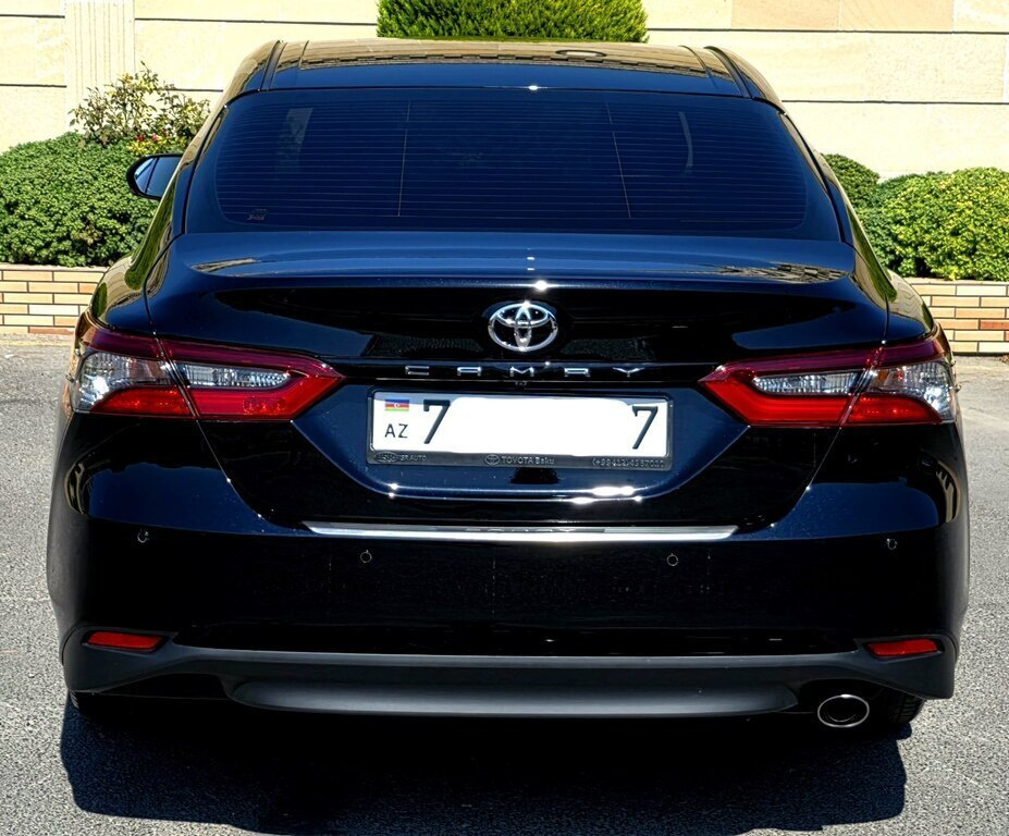 2021 Toyota Camry, 2.5L, 64900km - Image 3