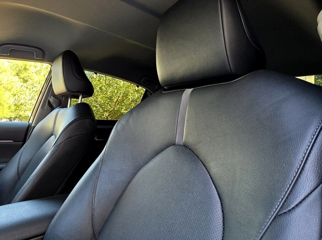 2021 Toyota Camry, 2.5L, 64900km - Image 5