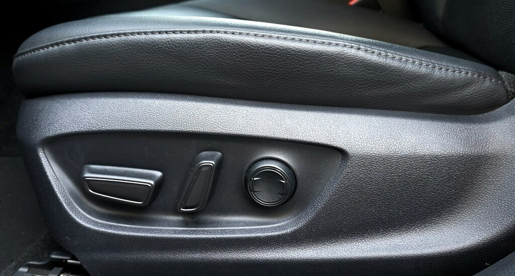 2021 Toyota Camry, 2.5L, 64900km - Image 9