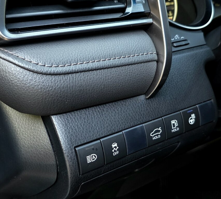 2021 Toyota Camry, 2.5L, 64900km - Image 10
