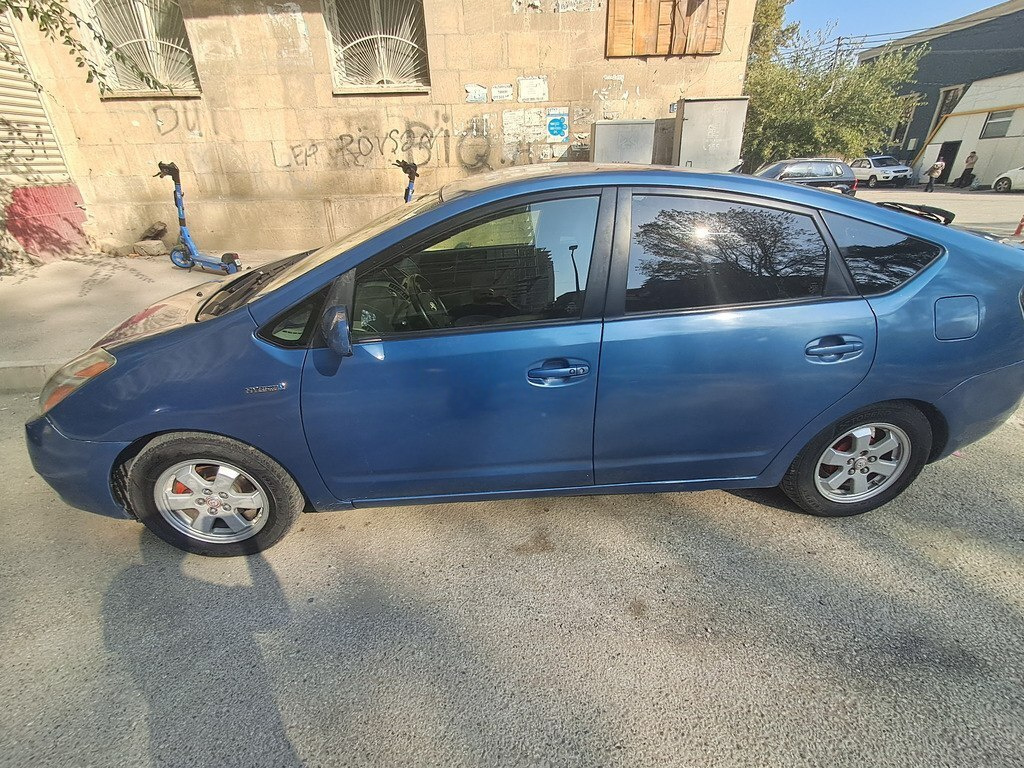 2007 Toyota Prius, 1.5L, 330000km - Image 2