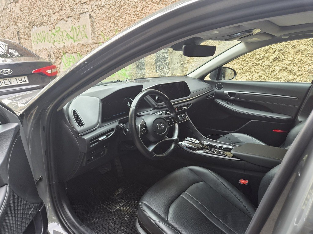 2022 Hyundai Sonata, 1.6L, 40100km - Image 3