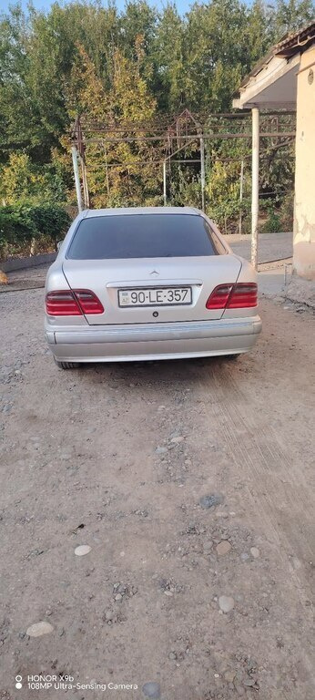 2000 Mercedes E 240, 2.4L, 353000km - Image 2