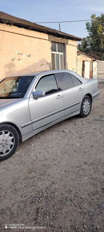 2000 Mercedes E 240, 2.4L, 353000km - Image 3