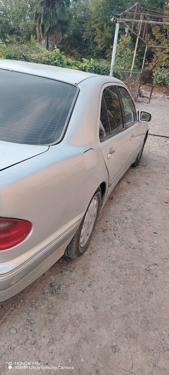 2000 Mercedes E 240, 2.4L, 353000km - Image 4