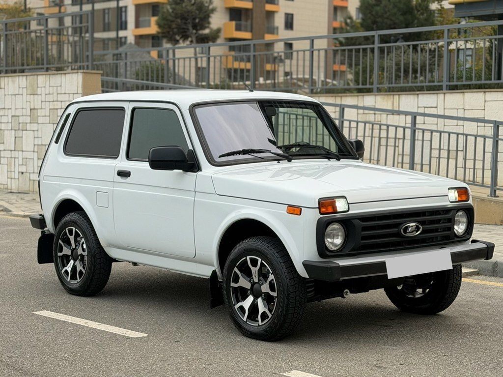 2024 LADA (VAZ) Niva, 1.7L, 41000km - Image 2