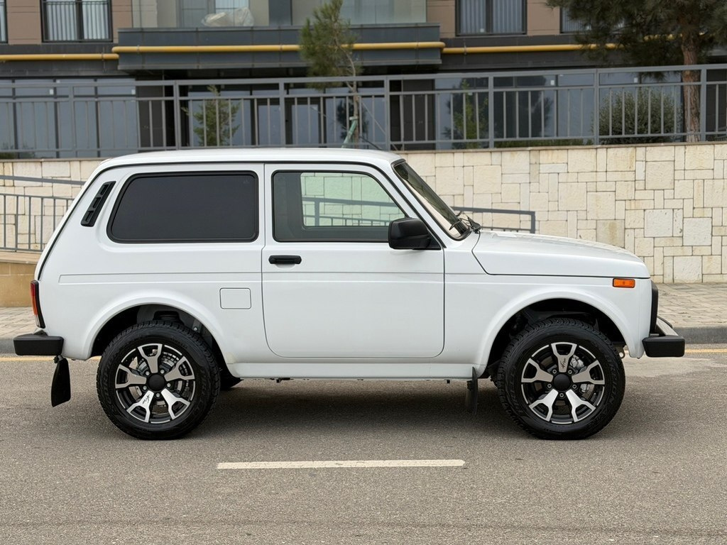 2024 LADA (VAZ) Niva, 1.7L, 41000km - Image 4