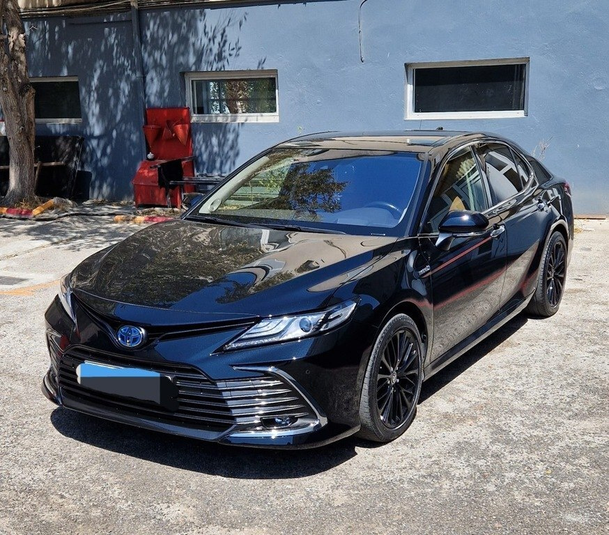 2023 Toyota Camry, 2.5L, 81000km - Image 2